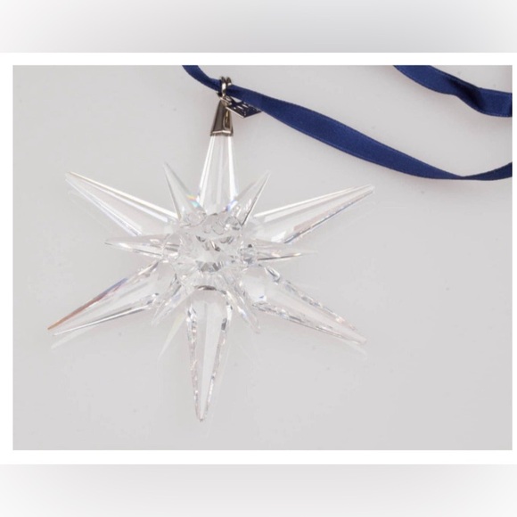 Swarovski, 2005 Annual Snowflake / Star Christmas Ornament - Picture 5 of 6